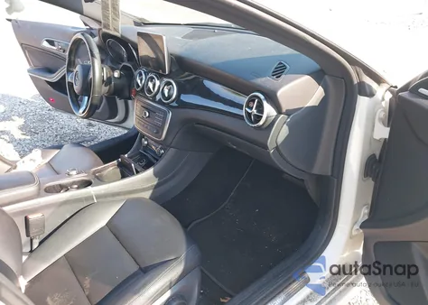 2015 Mercedes-Benz Cla 250 z USA, uszkodzony, nr VIN WDDSJ4EB8FN266956